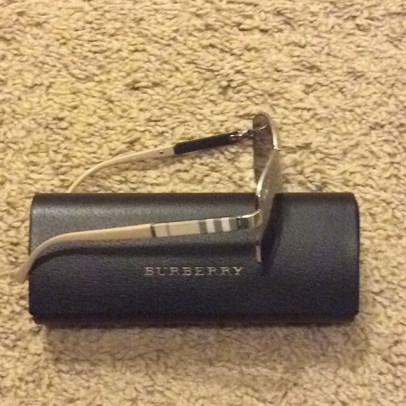 Authentic Burberry sunglasses - Picture 2 of 6